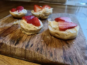 Scones with cream and strawberrys